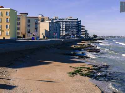 Il popolare quartiere San Girolamo che fino agli inizi dei lavori era diviso dal mare solo da un basso muretto